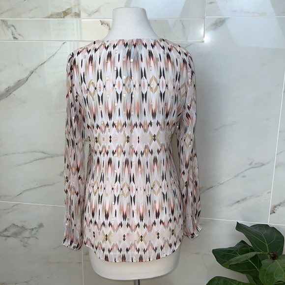 🏁 SALE 🏁 WHITE HOUSE BLACK MARKET Diamond Metallic Blouse w/Peach, Size 4 - Picture 2 of 8